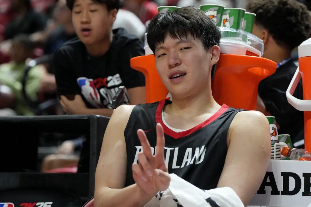 你真让他打亚洲杯啊，中国球迷分两派了！