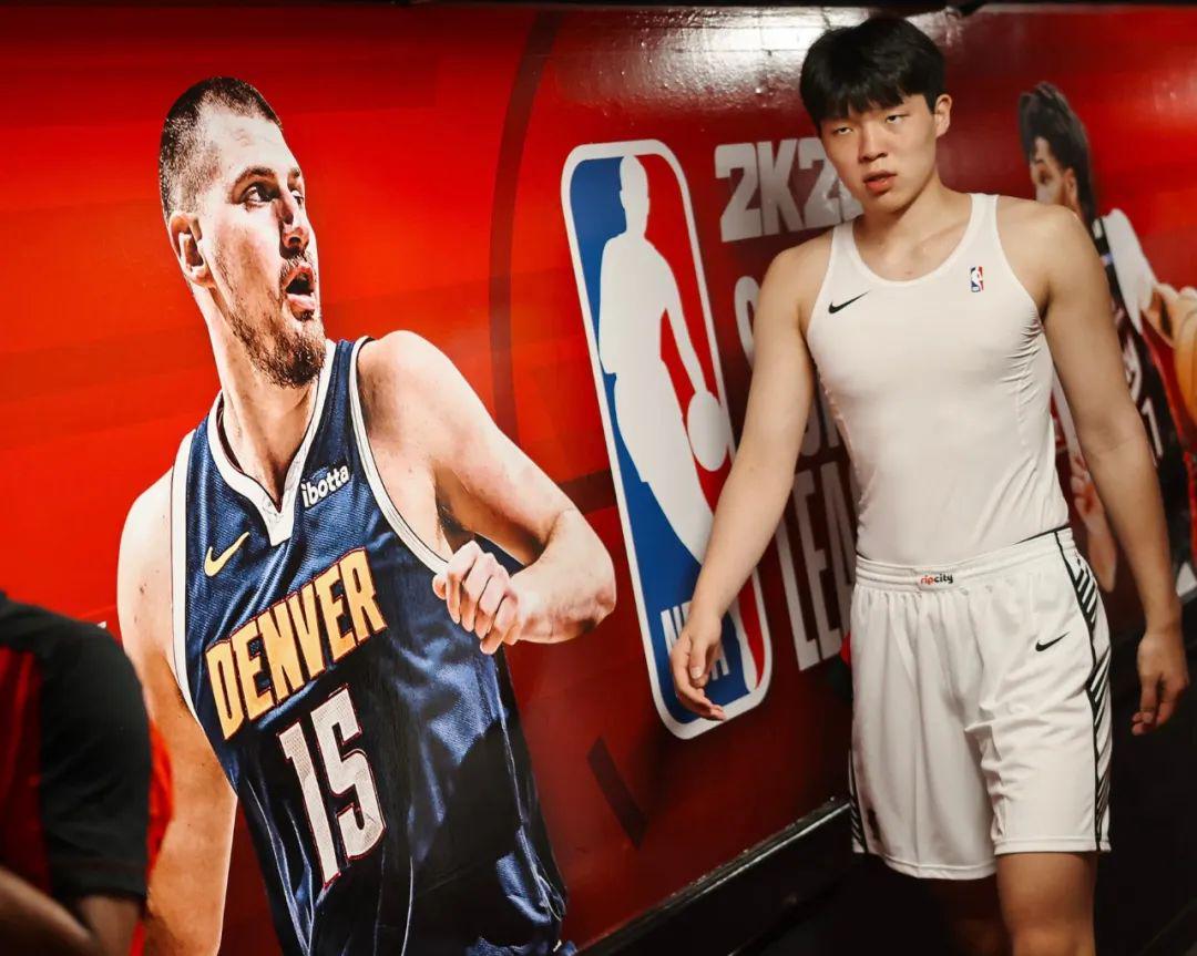 你真让他打亚洲杯啊，中国球迷分两派了！