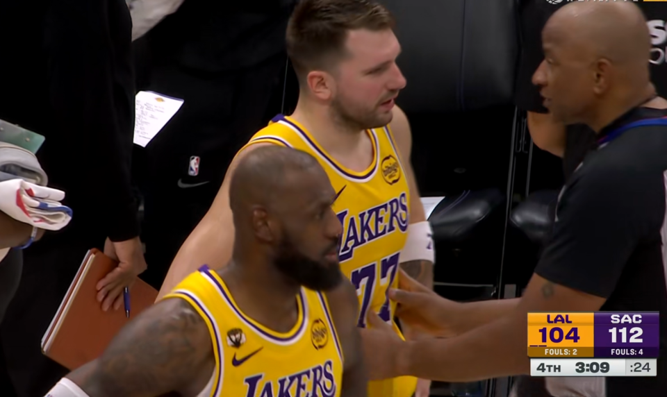 电竞比分网-灾难！詹皇当卧底，13秒内失误+不防守葬送湖人，东契奇带不动他