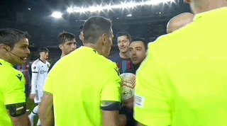 1676584530333057172.gif 电竞比分网-【欧联杯】拉菲传射,拉师傅破门造乌龙,巴萨2-2曼联